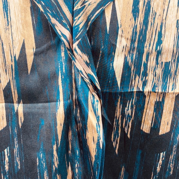 Tahari Abstract Print Silk Blouse Top Shirt - Picture 4 of 5